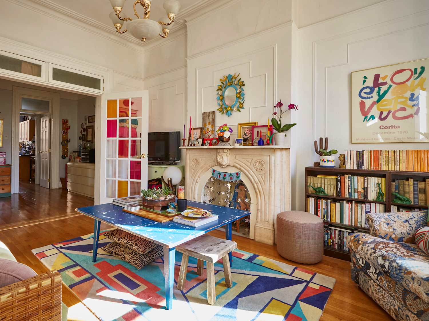 These Wooden Floor Chairs Are Perfect for Small Living Rooms